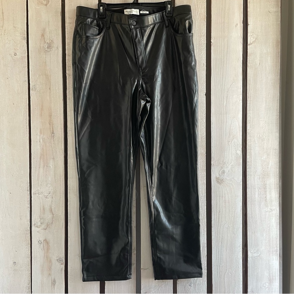 Abercrombie & Fitch Vegan Leather Ultra High Rise 90s Straight Pant - Picture 2 of 4